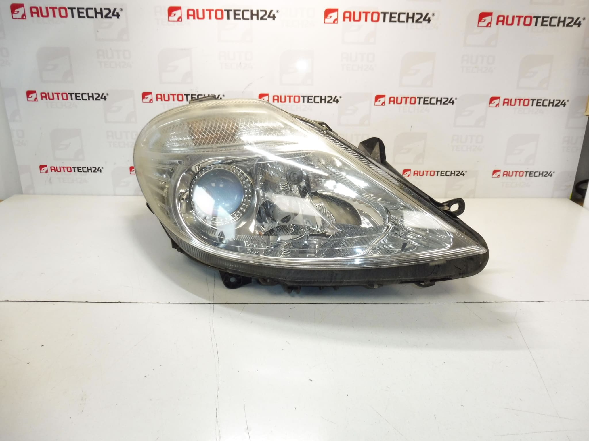 Farol dianteiro direito Xenon Citroën C8 1494319080 89006372 620616