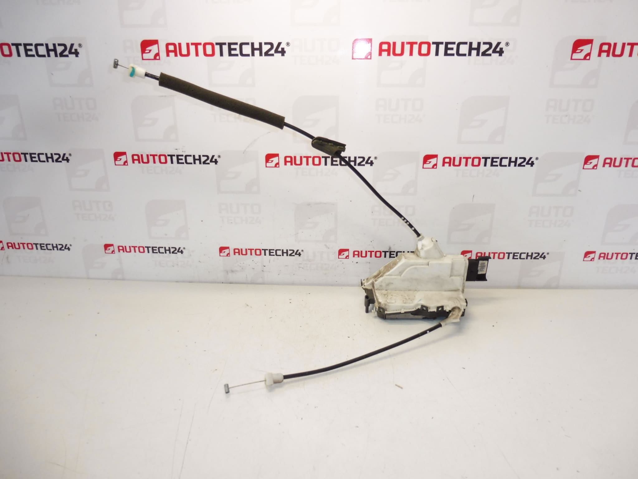 Fechadura da porta do passageiro Citroën C3 II A51 9800624680