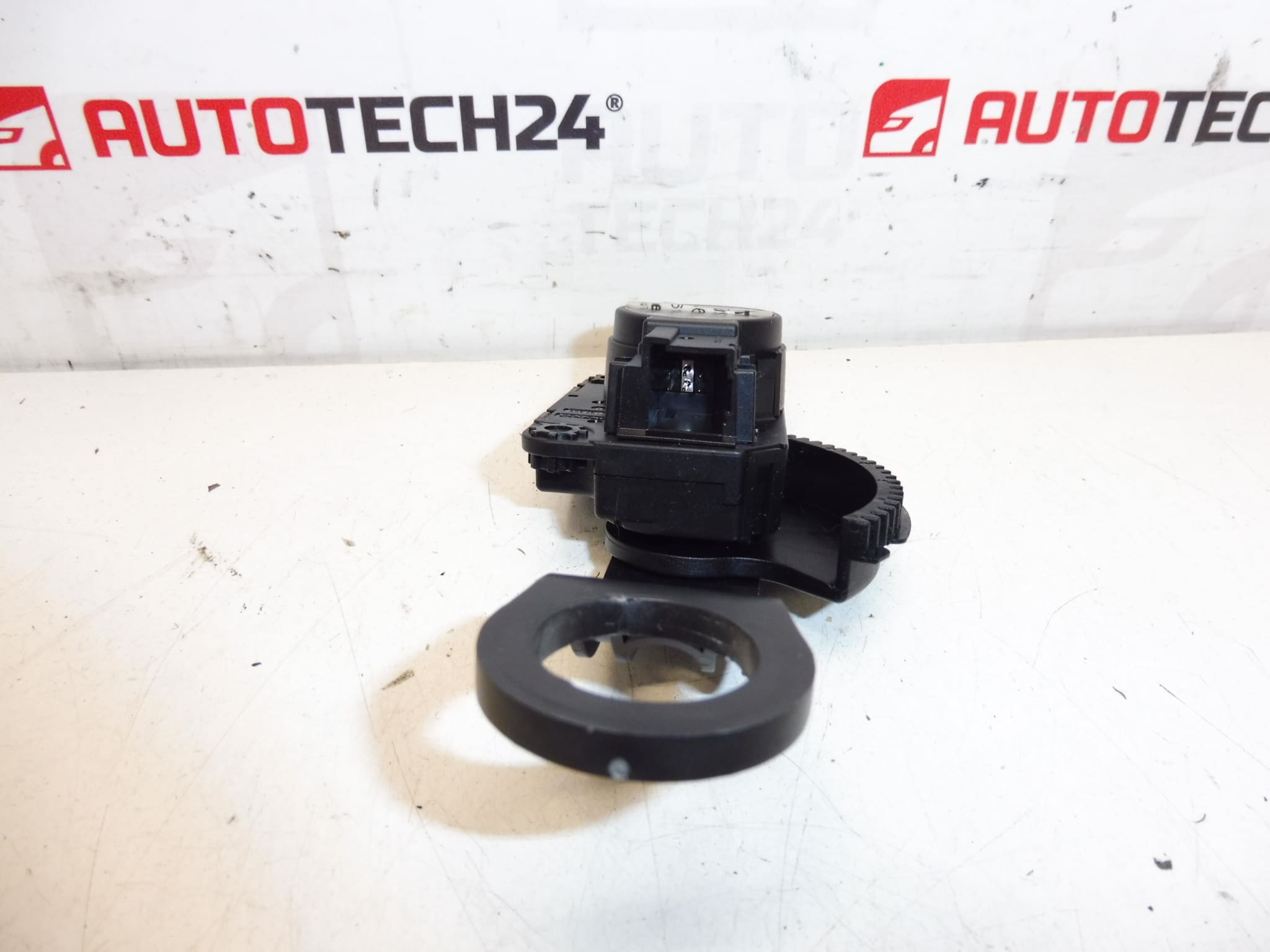Atuador de aquecedor BEHR Citroën Z5509001 28006148A 647998 - Image 2