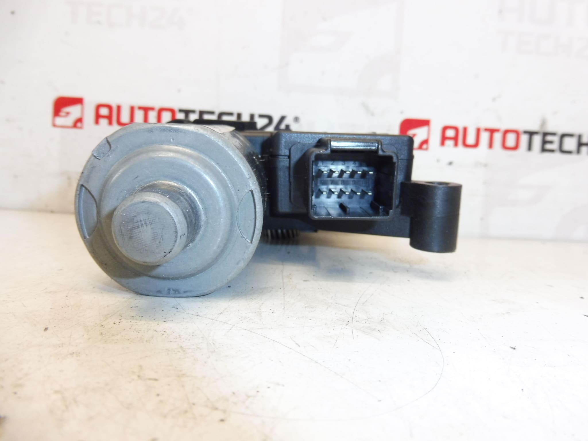 Motor elétrico Bosch Citroen C4 Picasso 0390200072 8401NC - Image 2