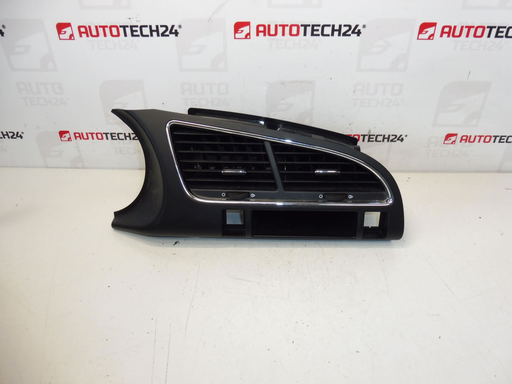 Painel central Peugeot 3008 5008 823114