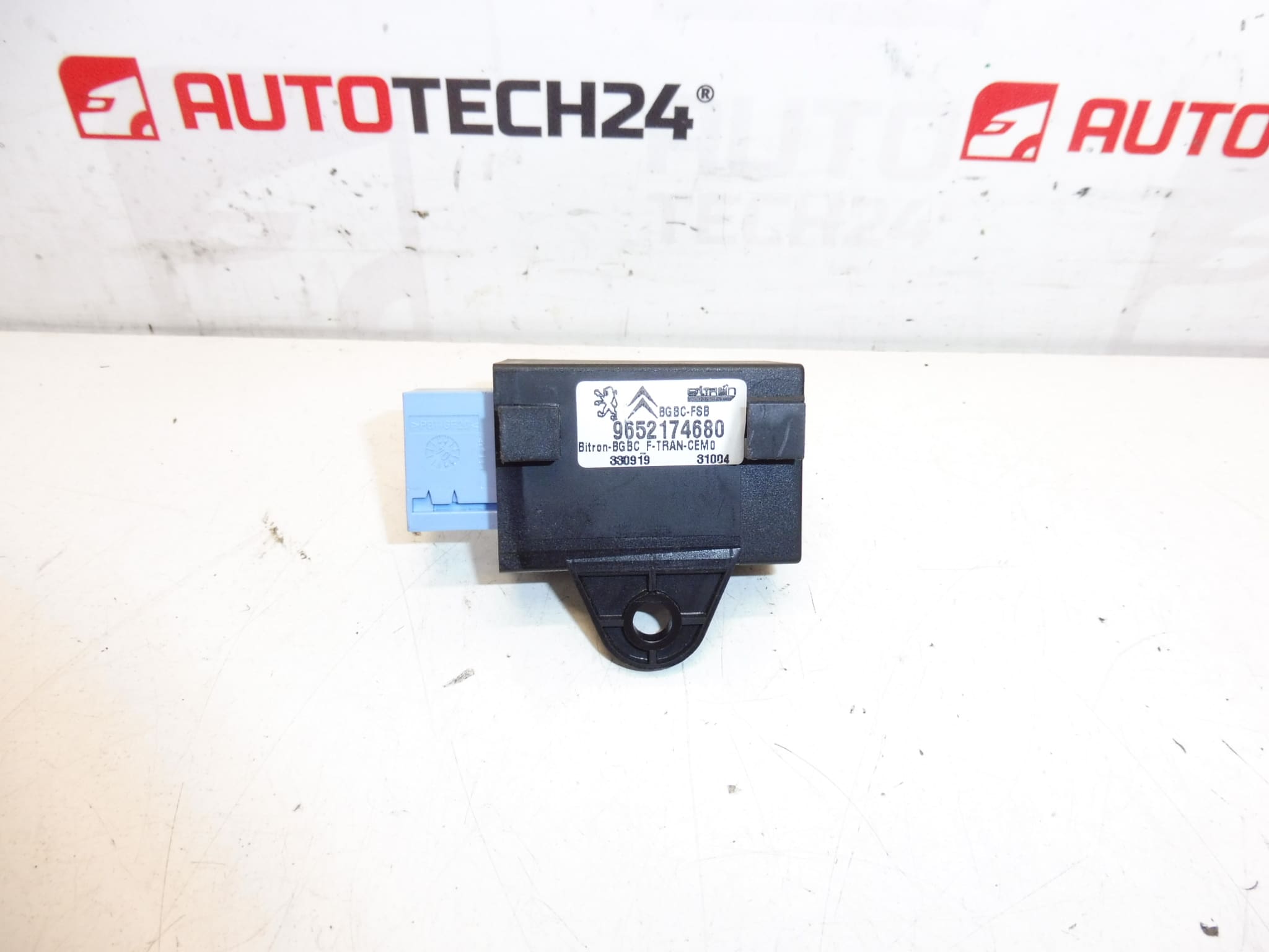 Relé de passagem de segurança Citroën Peugeot 9652174680 8914GH