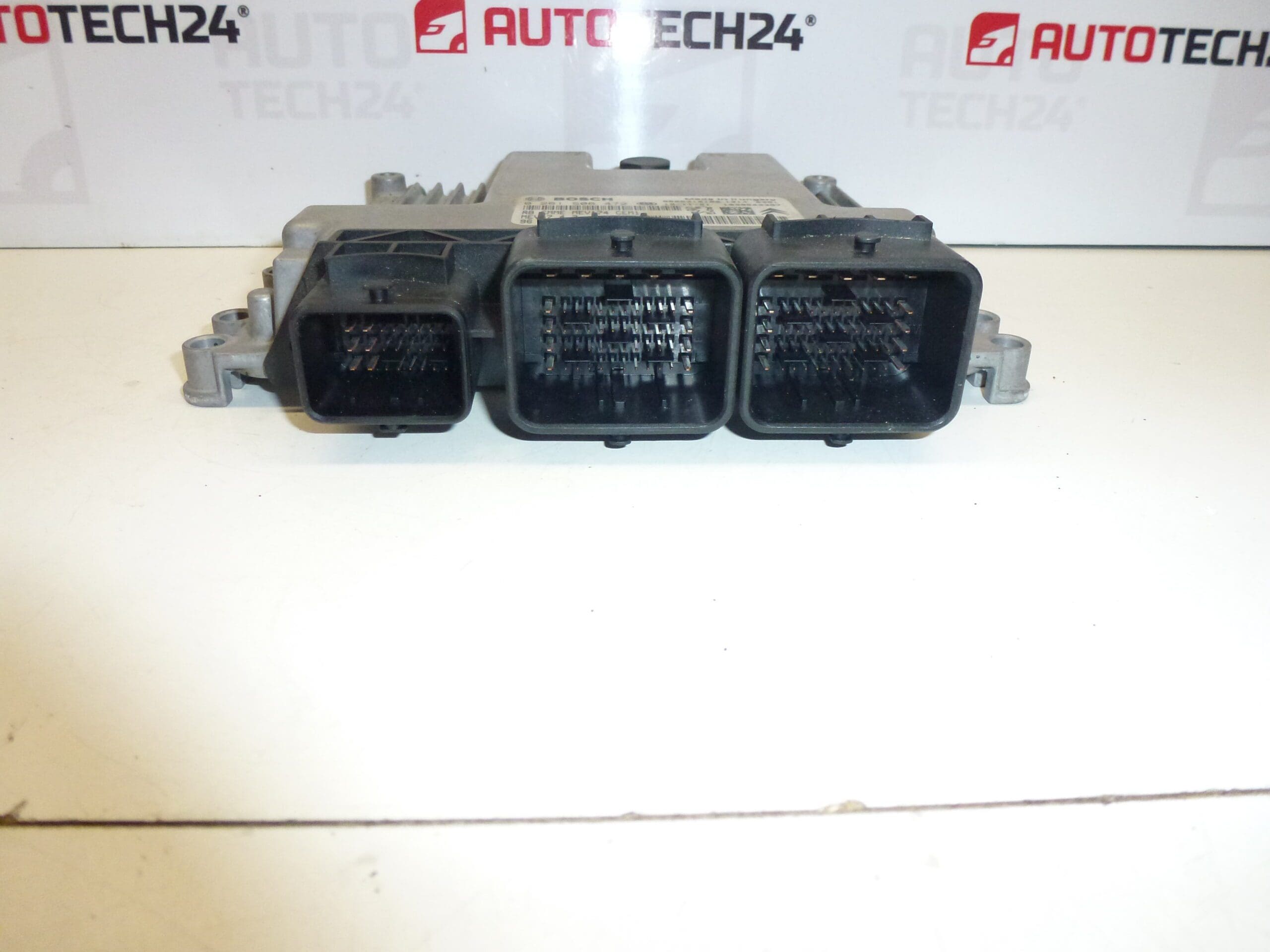 Unidade de Controle ECU Bosch MEV17.4.2 0261S06472 9675495080