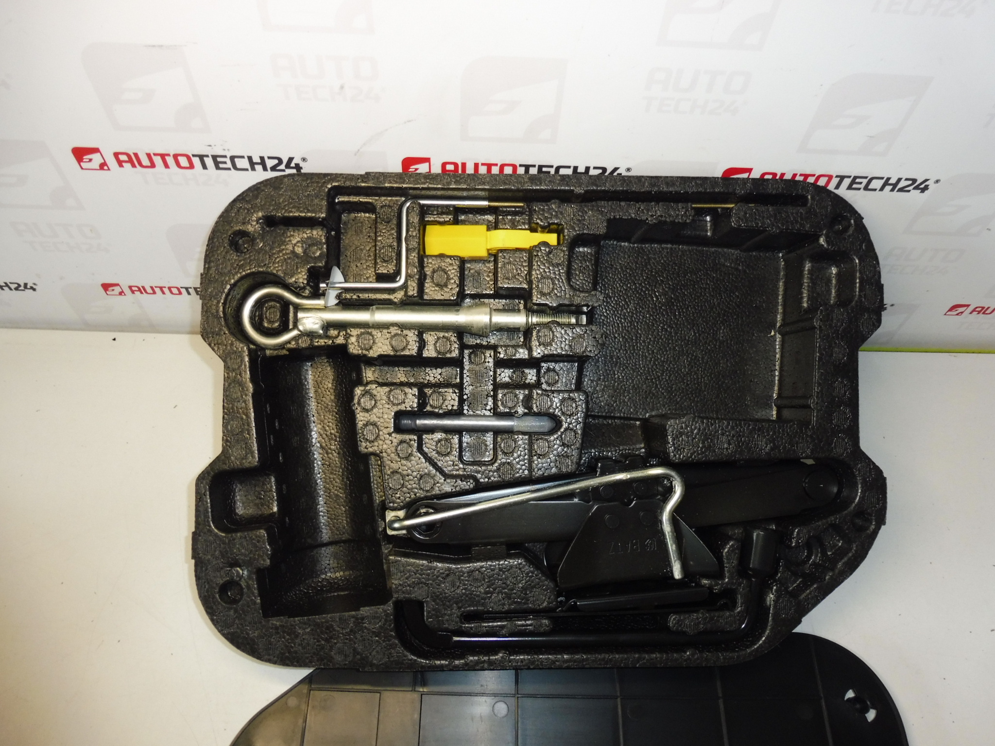 Conjunto De Ferramentas, Macaco, Chave, Olhal De Reboque Citroën C4 PICASSO 6736A7 674418 672594 671809 671739
