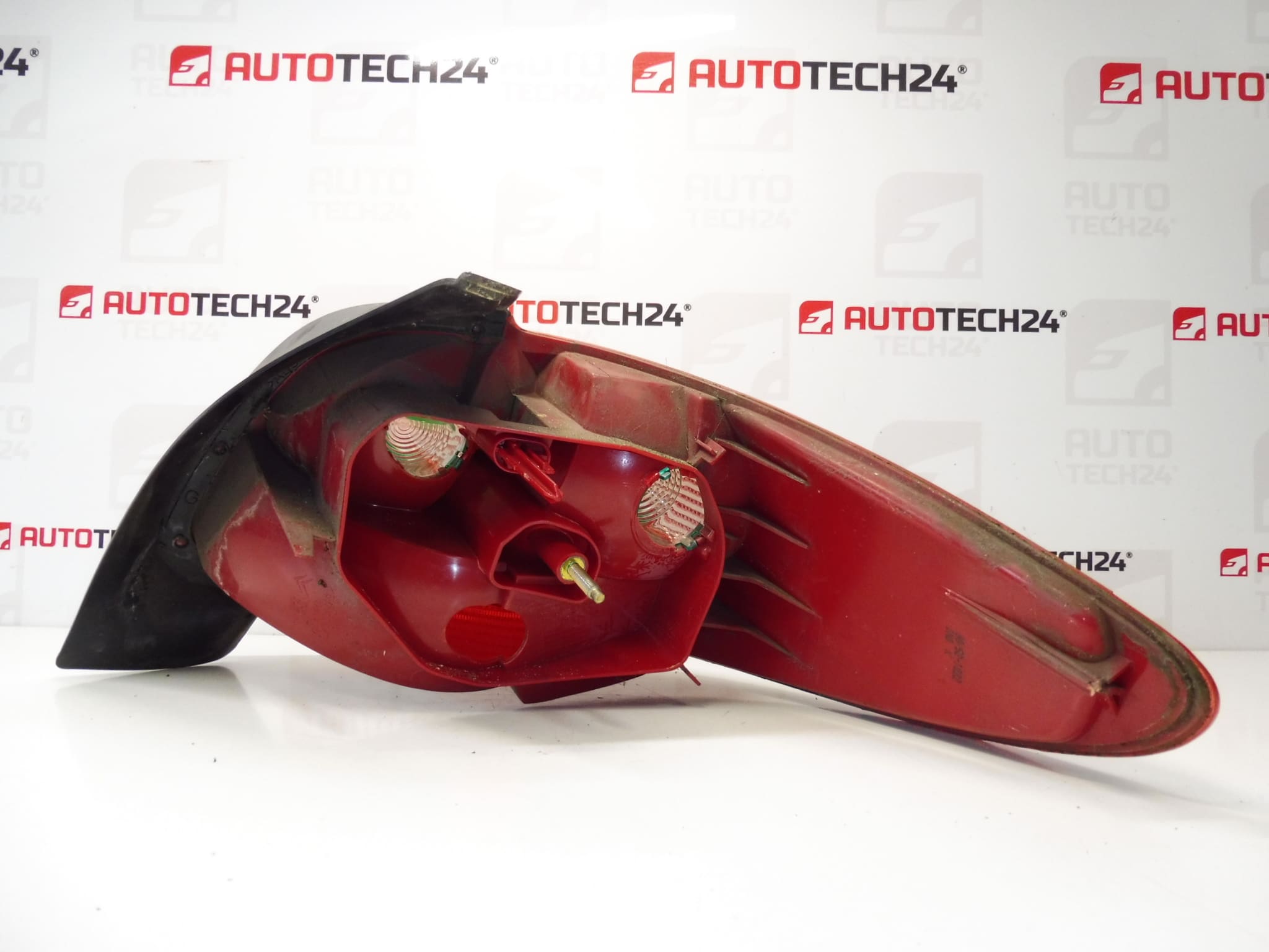 Luz traseira esquerda Peugeot 206 até 6/2003 6350P1