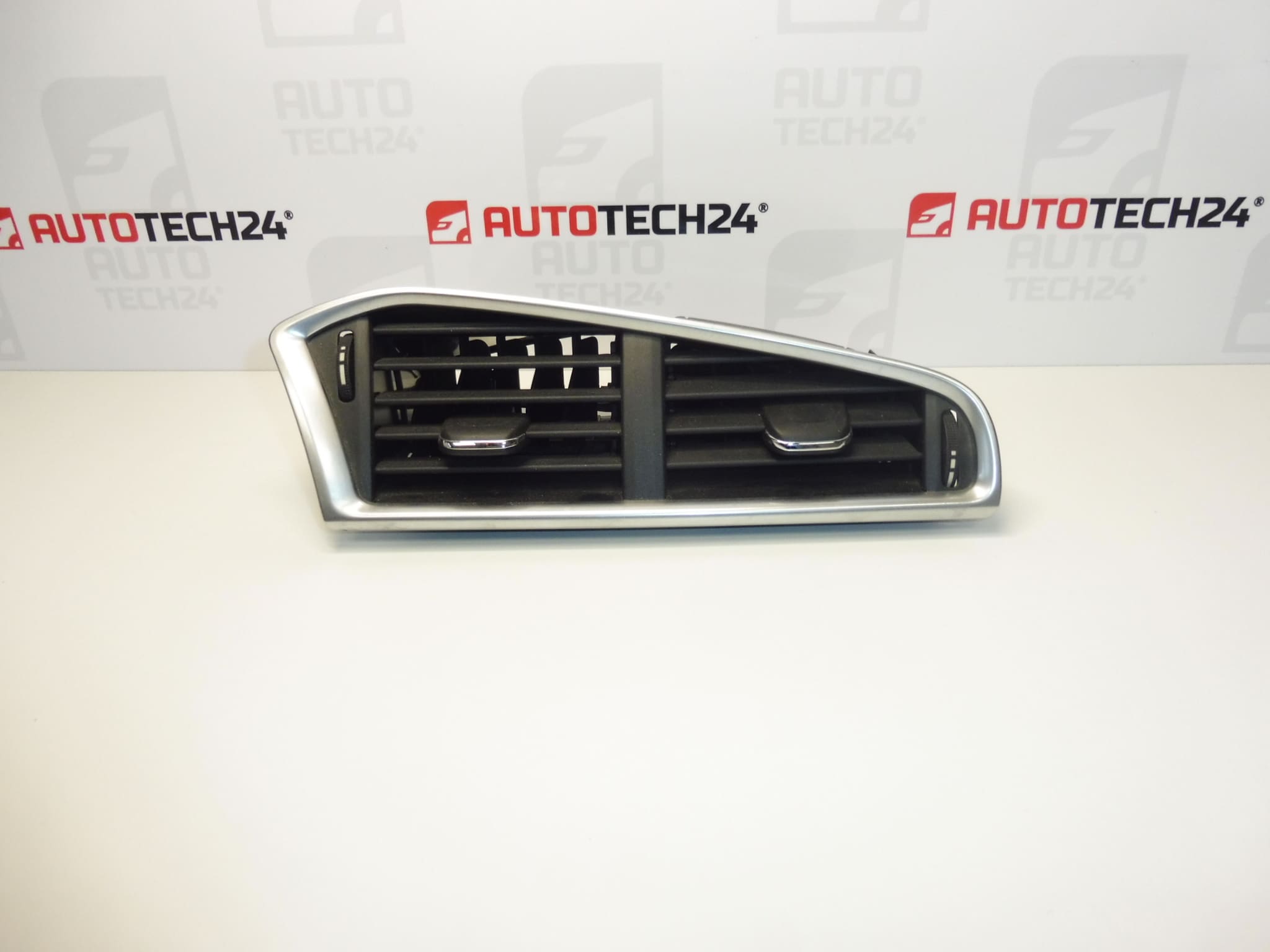 Grade de ar central Citroen C4 II B7 e DS4 9676609977 8247EC