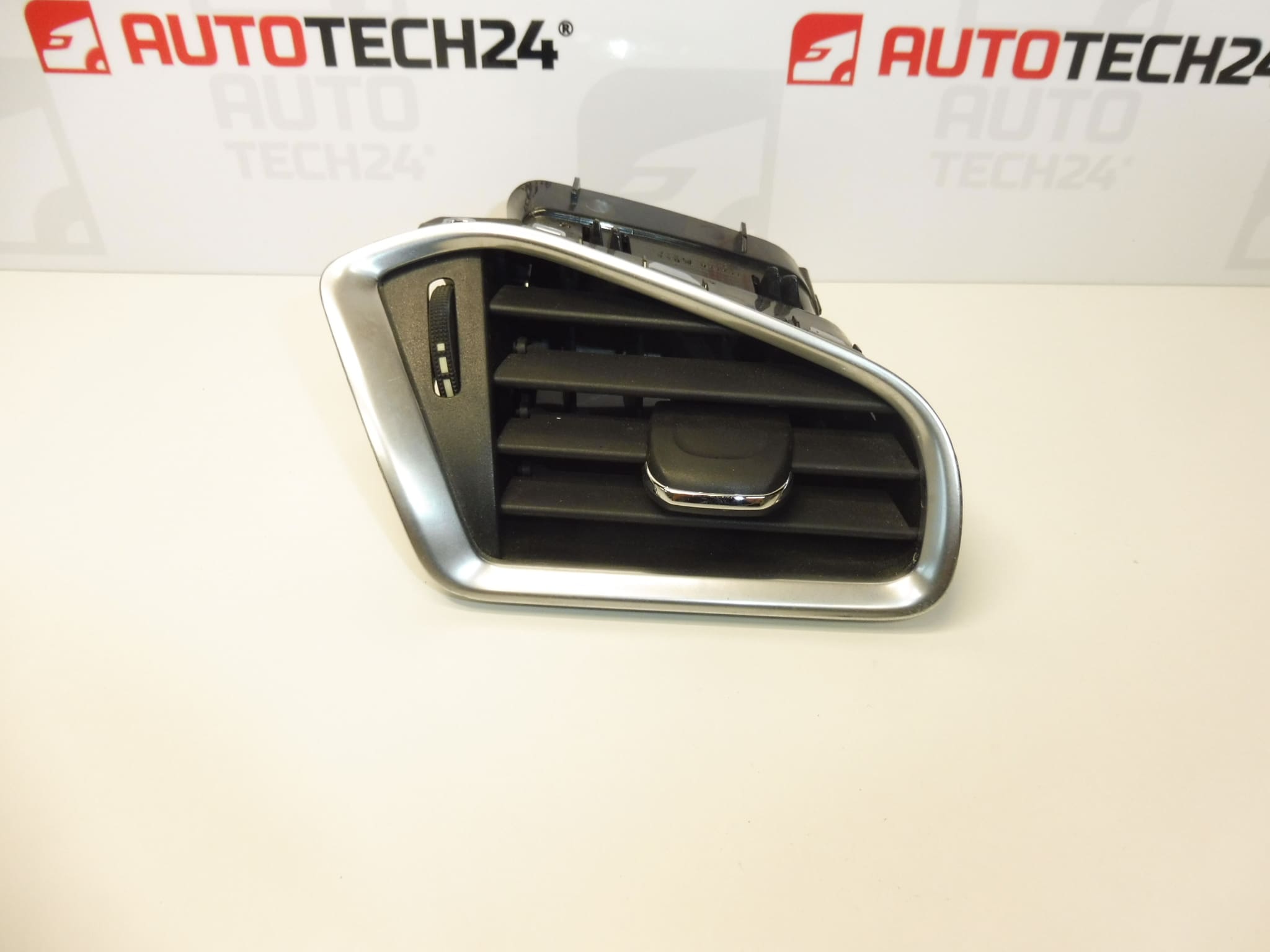 Grade de ventilação direita Citroen C4 II B7 e DS4 9671332277 8247S1