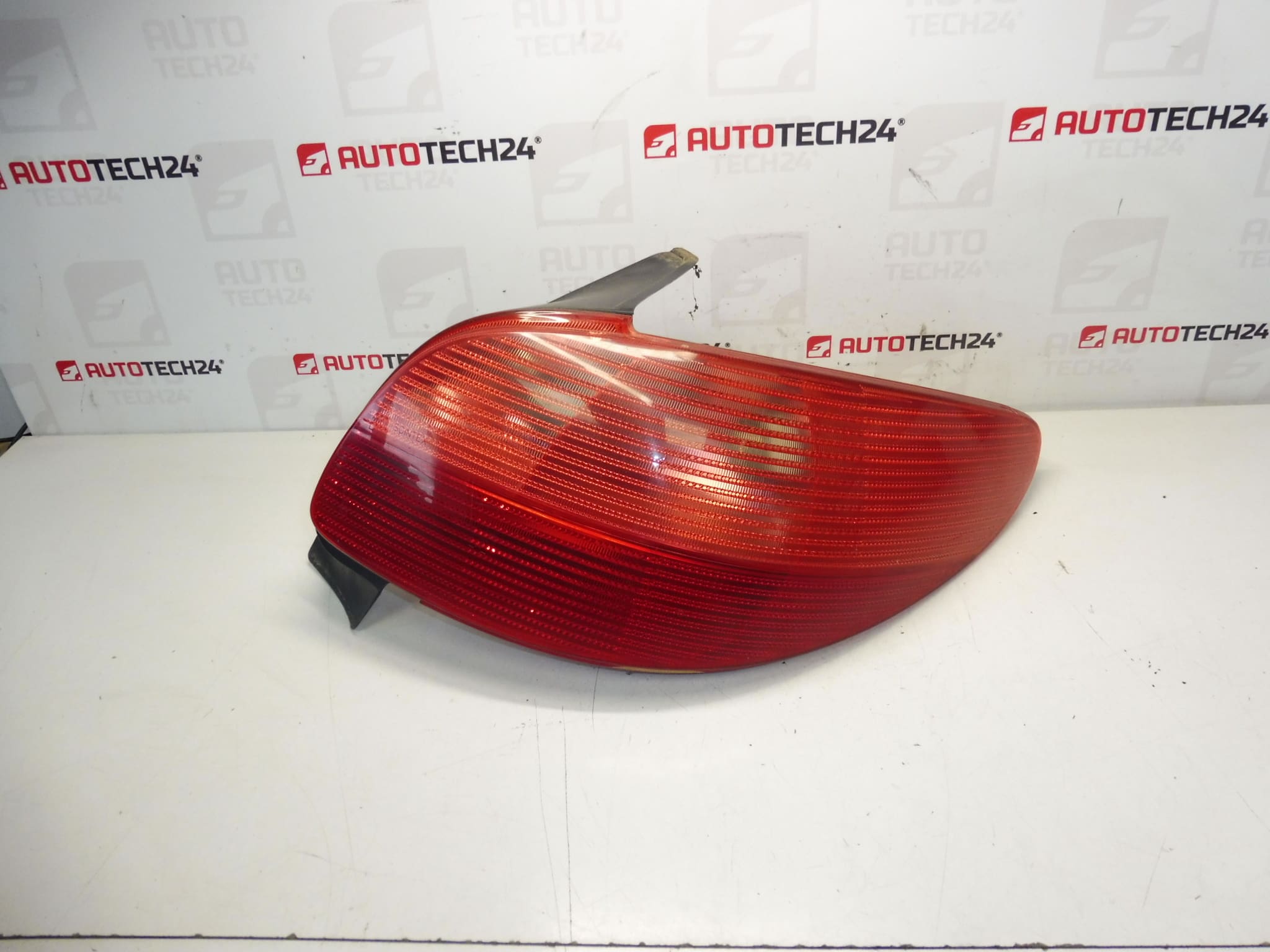 Luz traseira direita Peugeot 206 até 6/2003 6351P1