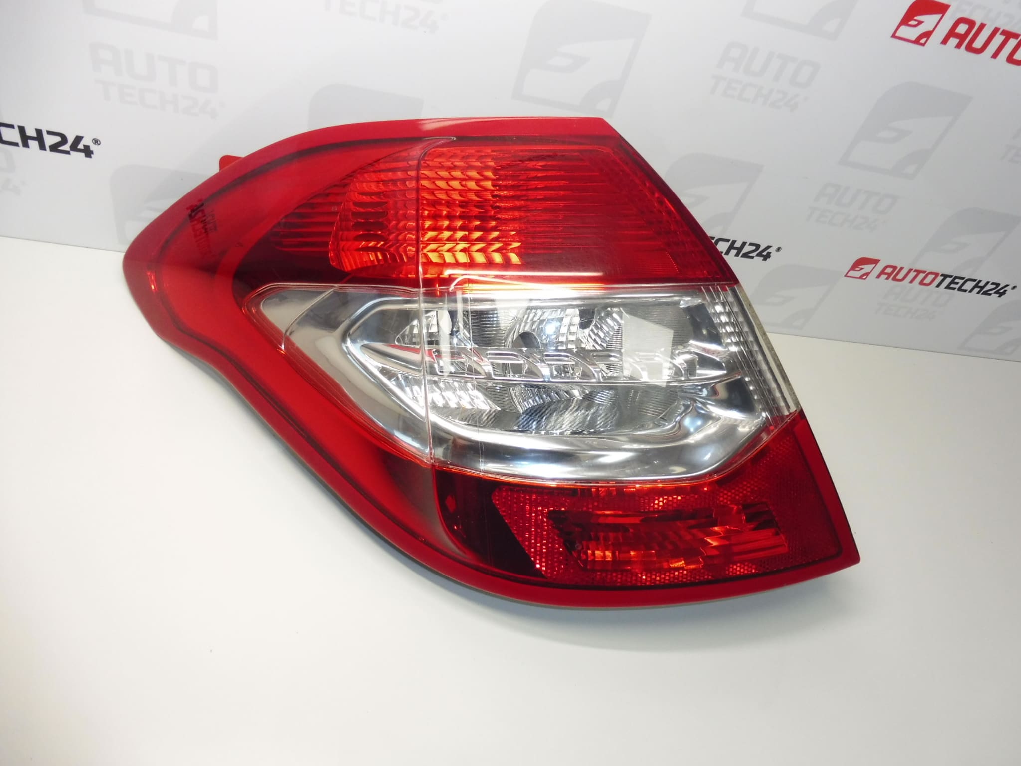 Luz traseira esquerda exterior Citroën C4 II 9687312180 6350KS