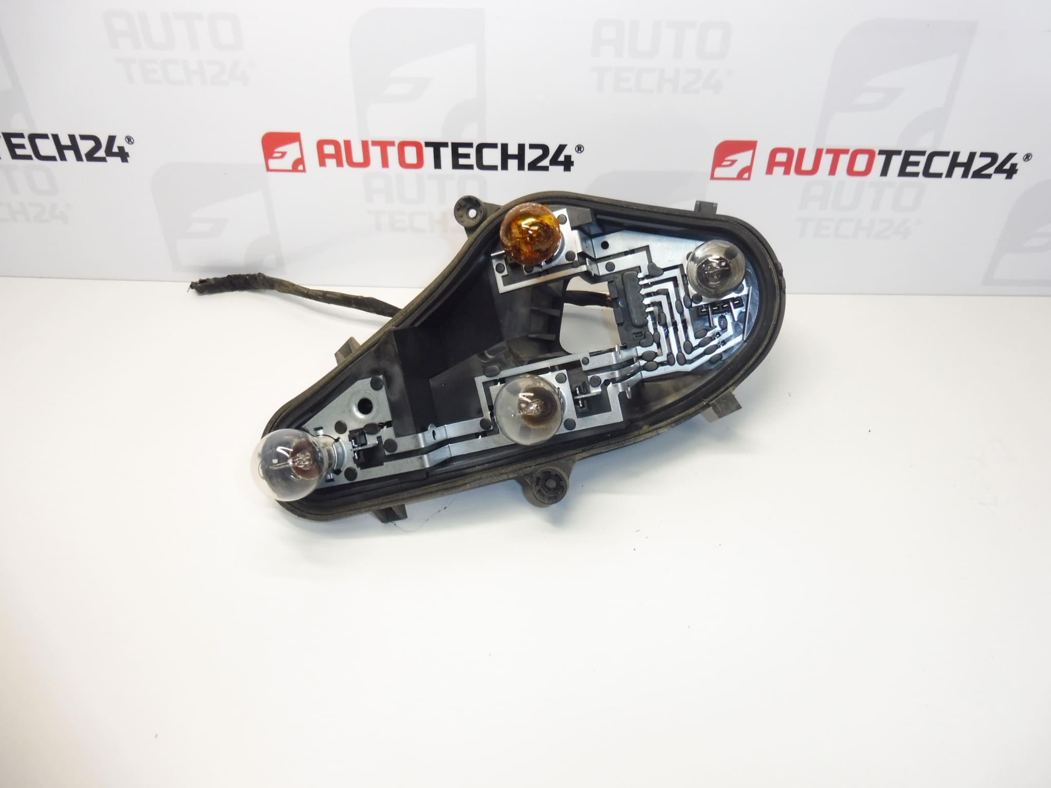 Soquete luz traseira esquerda externa Citroën C4 II 6350KS