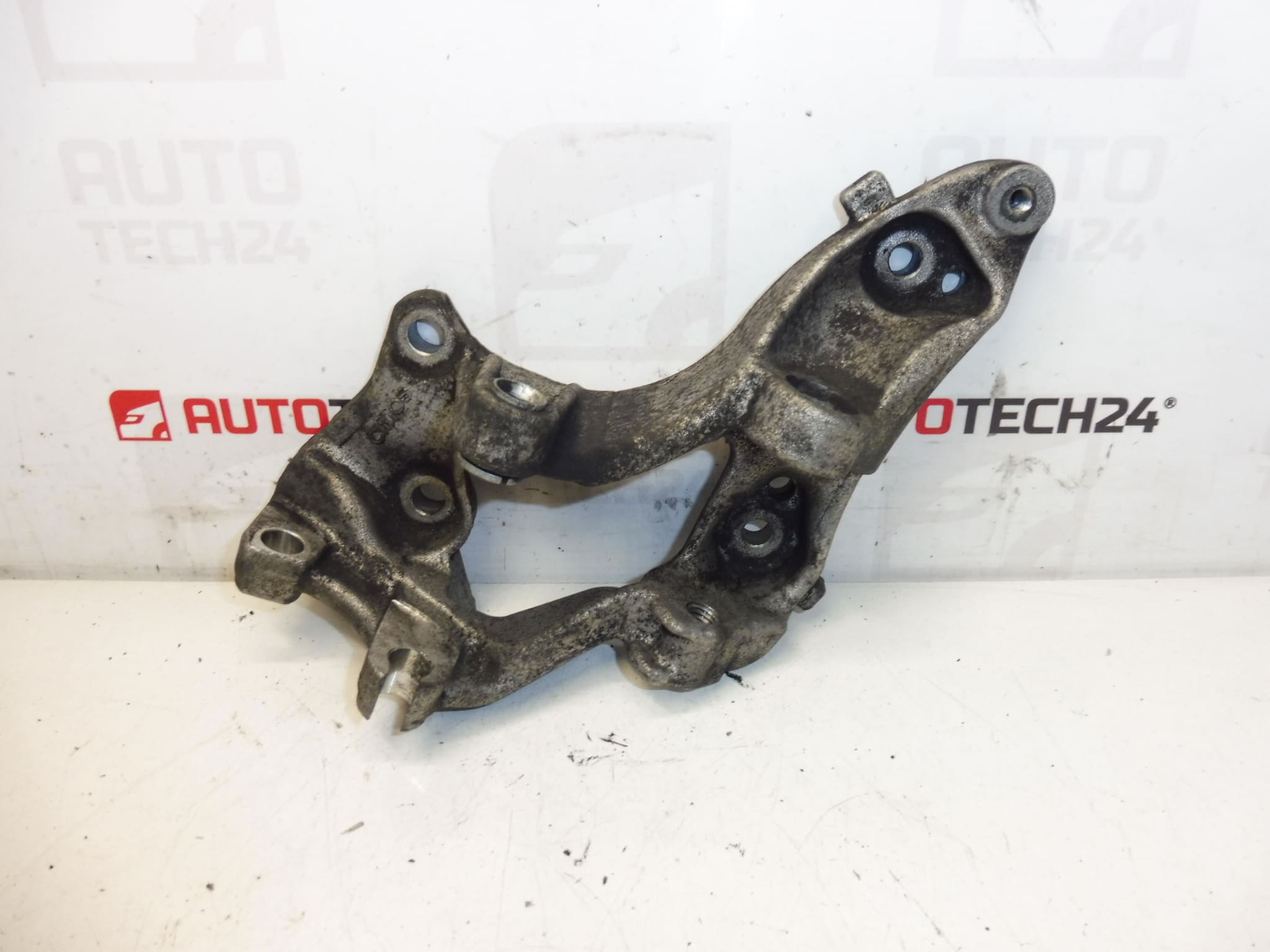 Suporte do alternador Citroën Peugeot 9655652980 5706K3