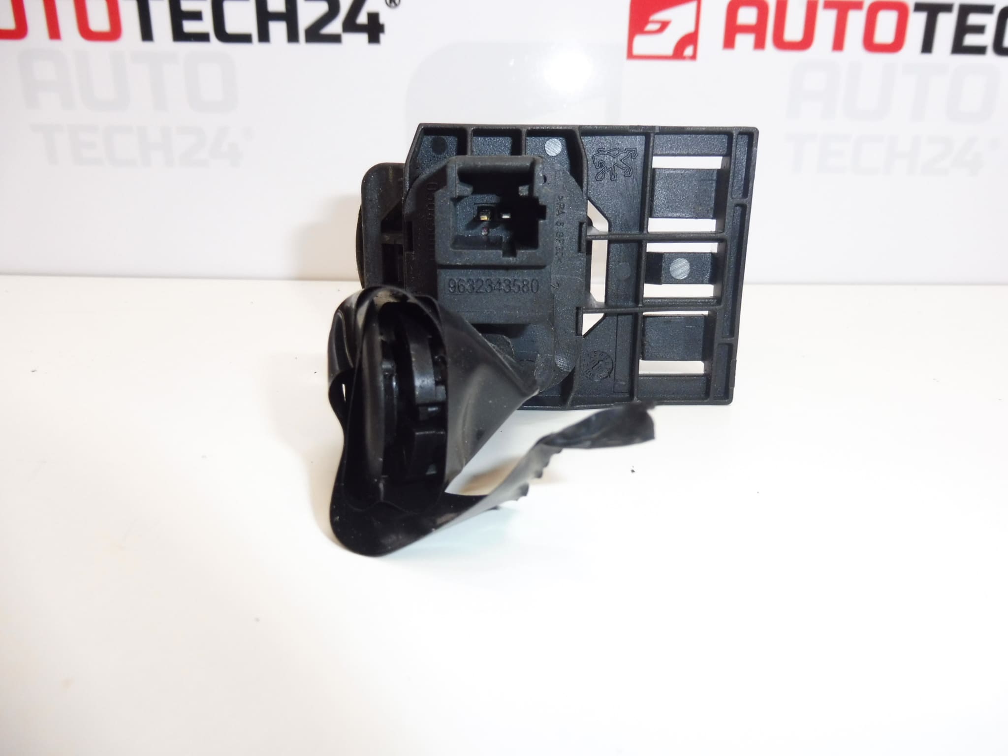 Botão da 5.ª porta EZWD Peugeot 307 CC 9632343580 872559 - Image 2