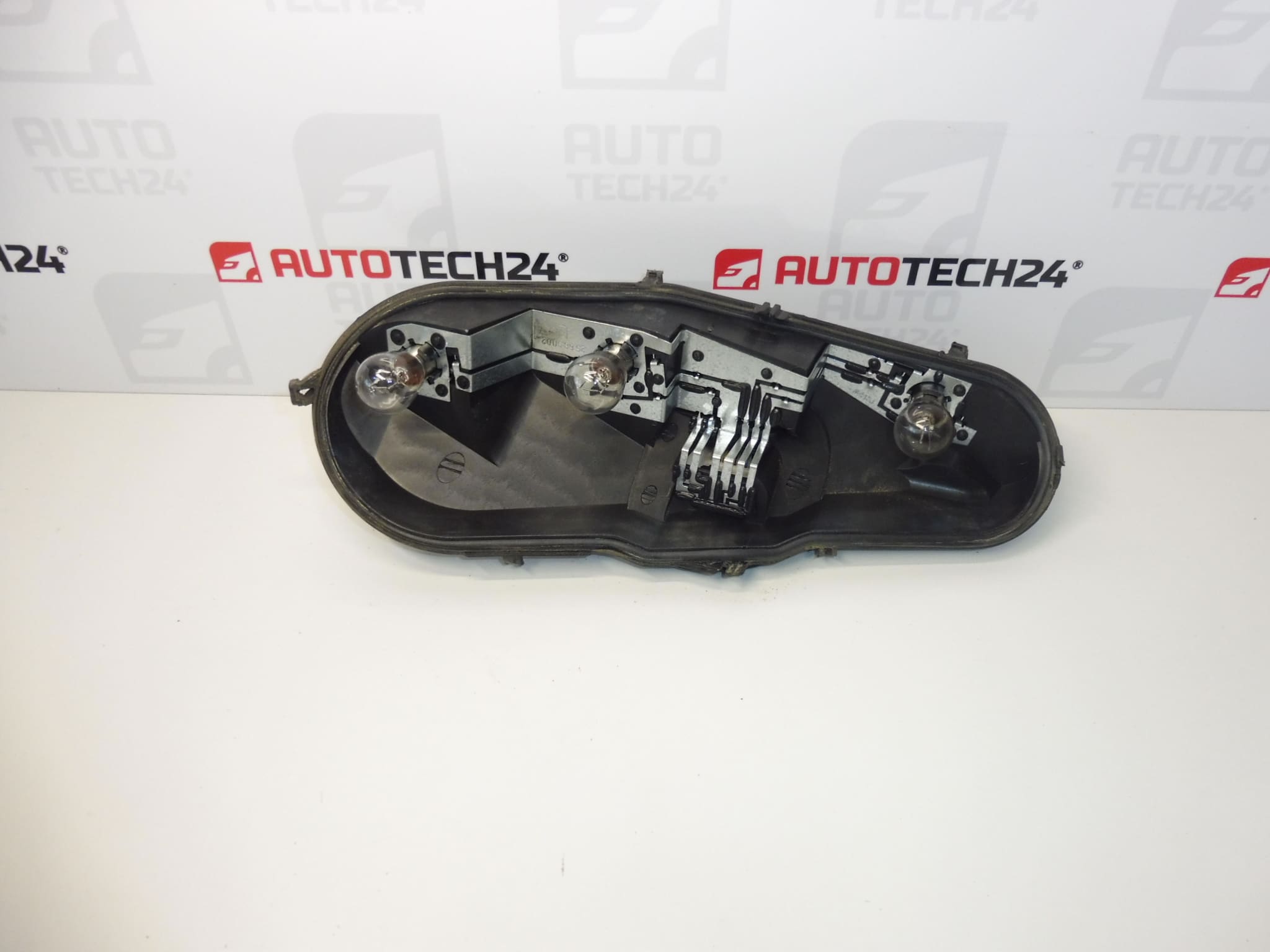 Soquetes das lâmpadas da lanterna traseira esquerda Citroën C1 Peugeot 107 1607990980