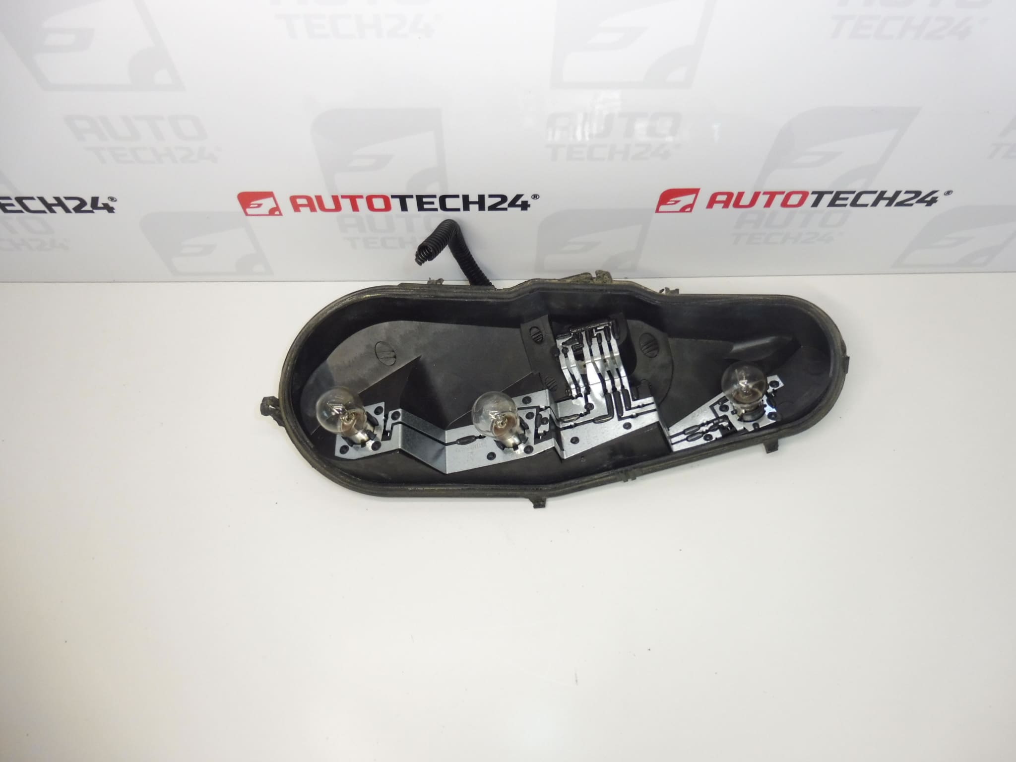 Suporte das lâmpadas da luz traseira direita Citroën C1 Peugeot 107 1607990780
